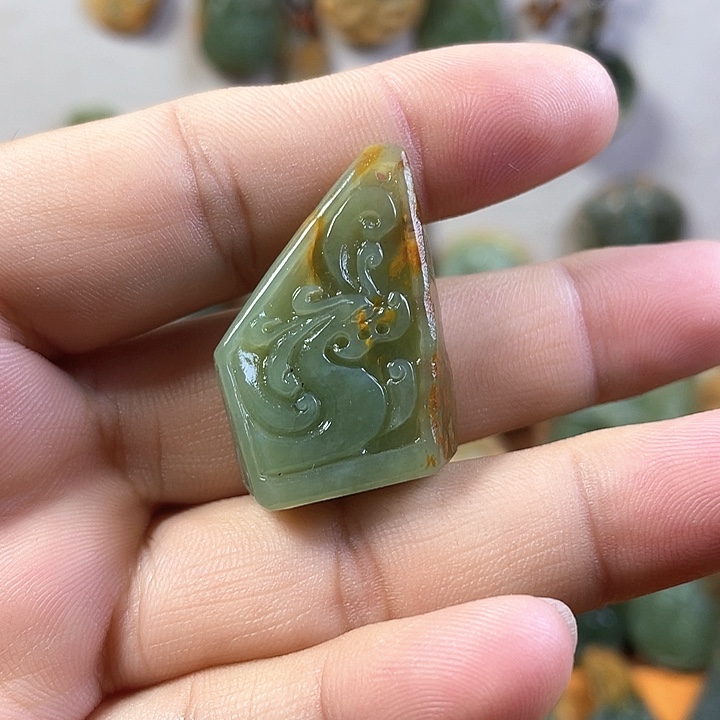 岫岩河磨玉（透闪石质玉）未镶嵌吊坠(不含链)