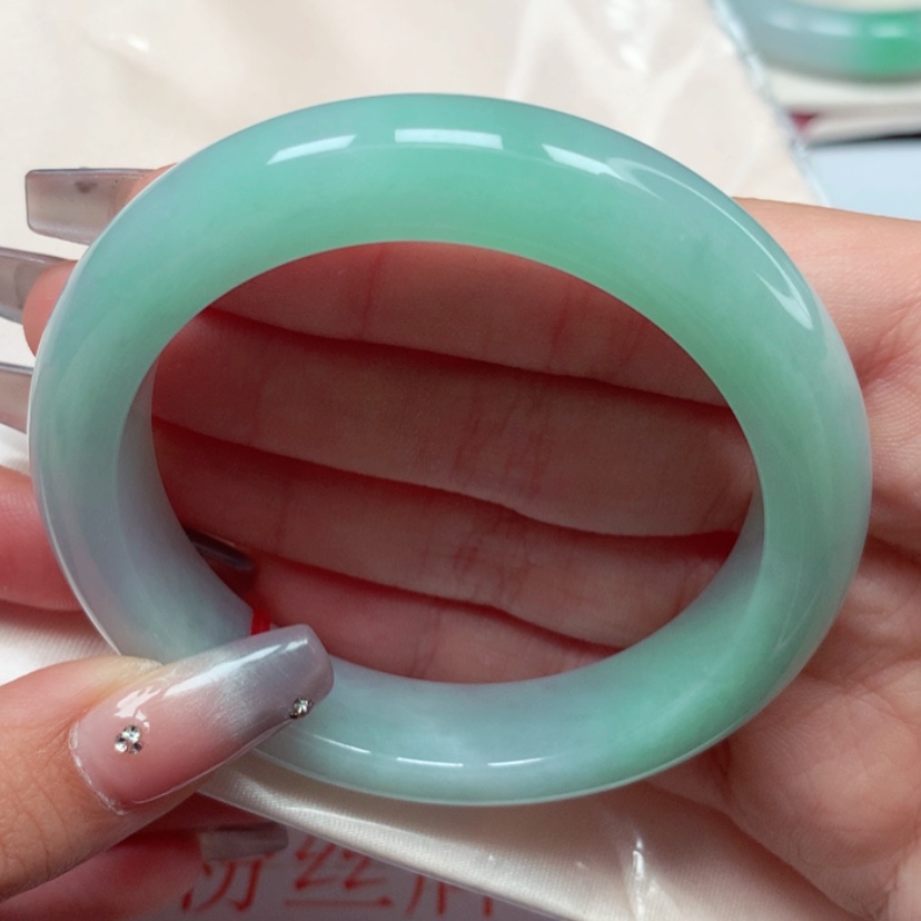 【闪购商品】翡翠手镯未镶嵌55圈满圈甜绿