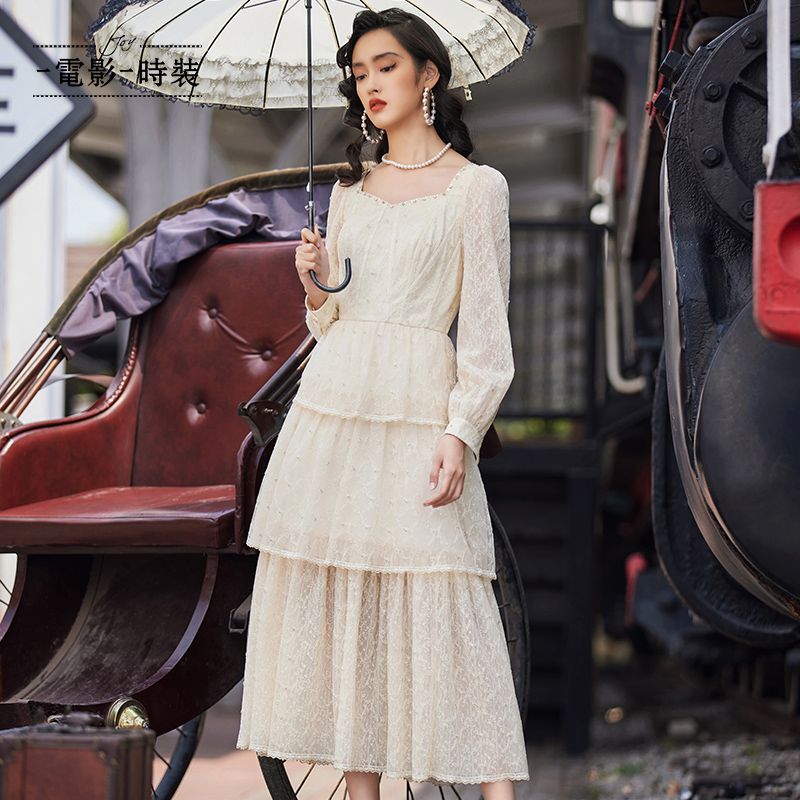 一电影一时装长袖蕾丝翻领蛋糕裙女装连衣裙FCEL136588