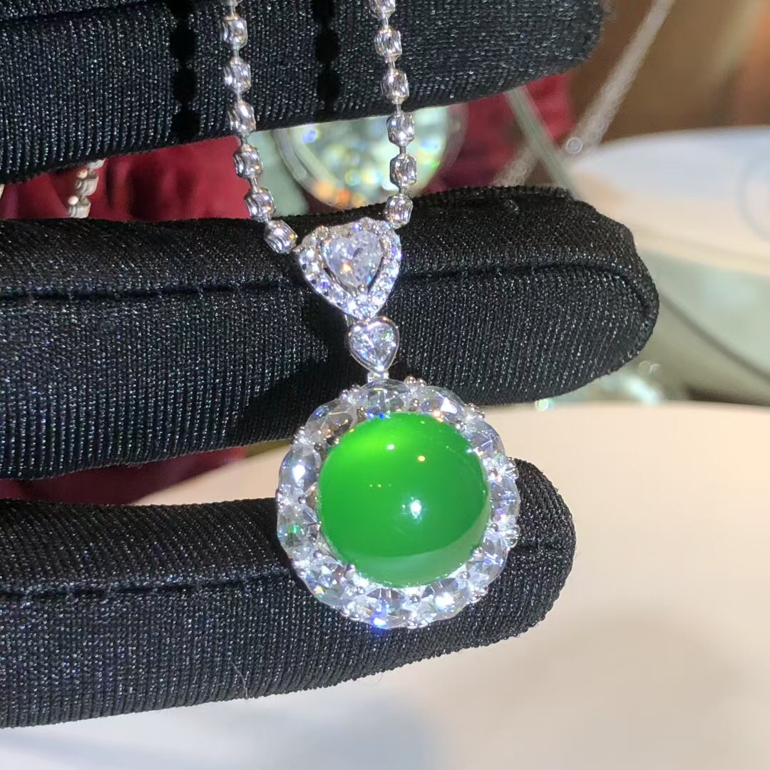 谨玉翠银s925镶嵌小众珠宝绿玉髓满钻设计女款鸽子圆蛋面玉石吊坠