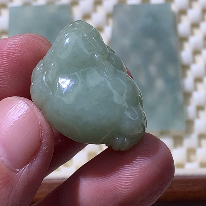 翡翠未镶嵌颈饰金蟾