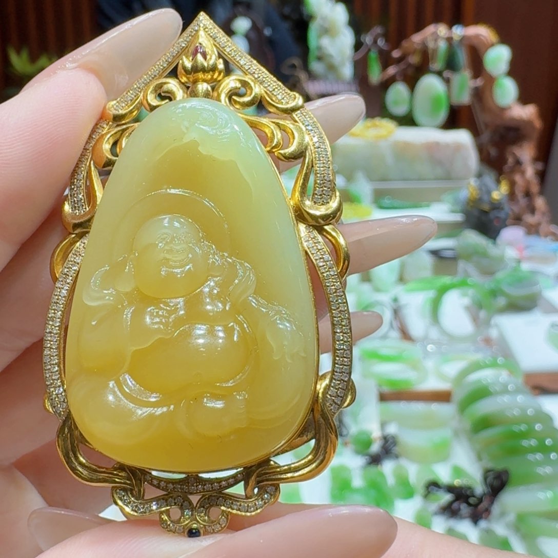 和田玉糖黄佛公18K金镶嵌