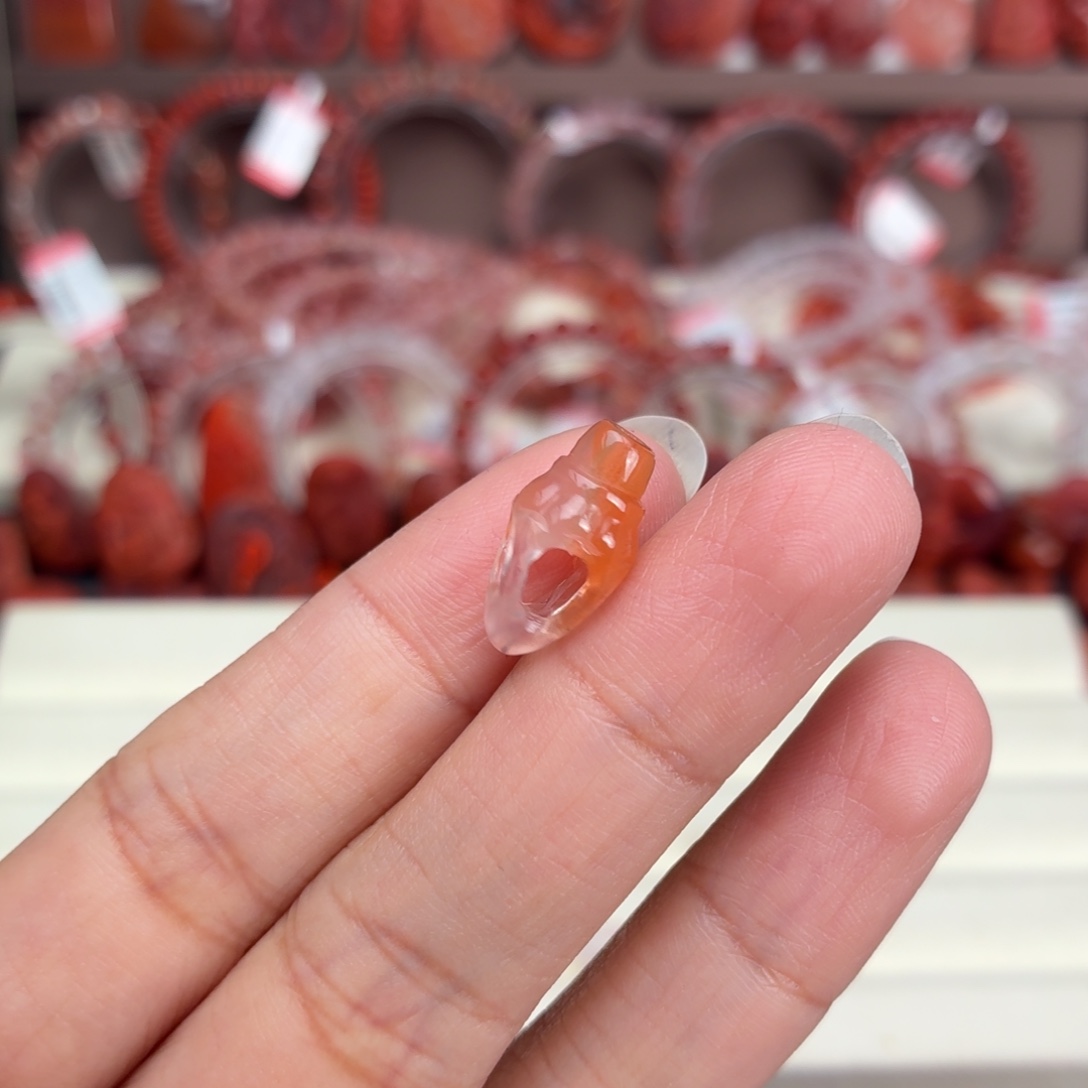 骆***南红玛瑙未镶嵌颈饰金刚杵