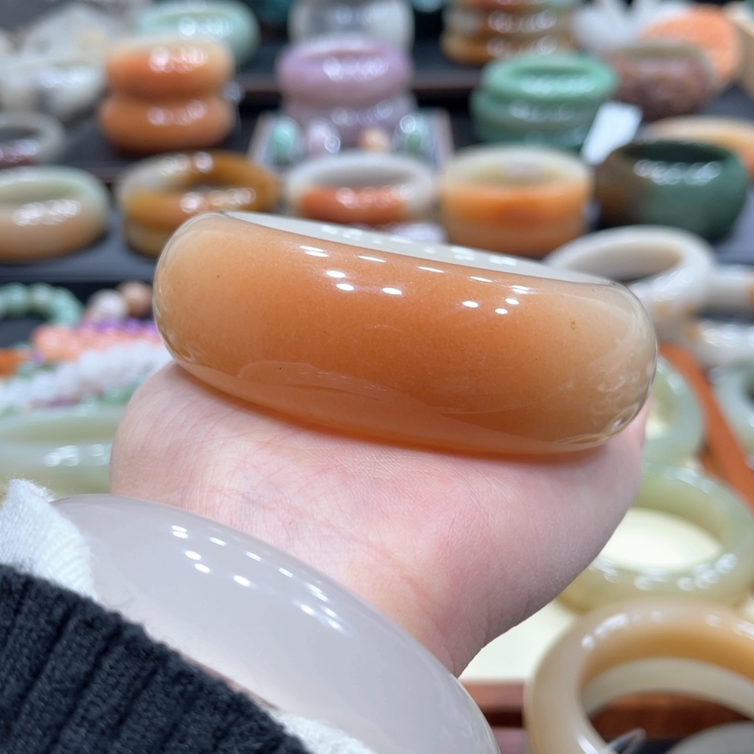 石英质玉手镯未镶嵌生***?