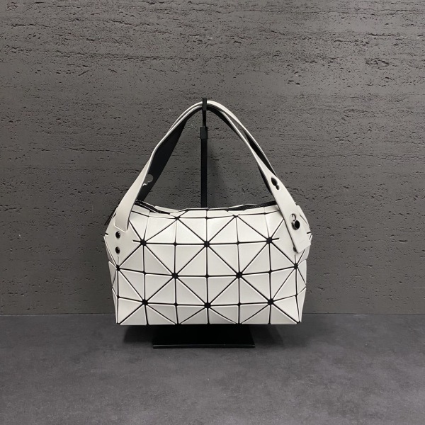 三宅一生/包包/95新/市场价8500/250921zb0015