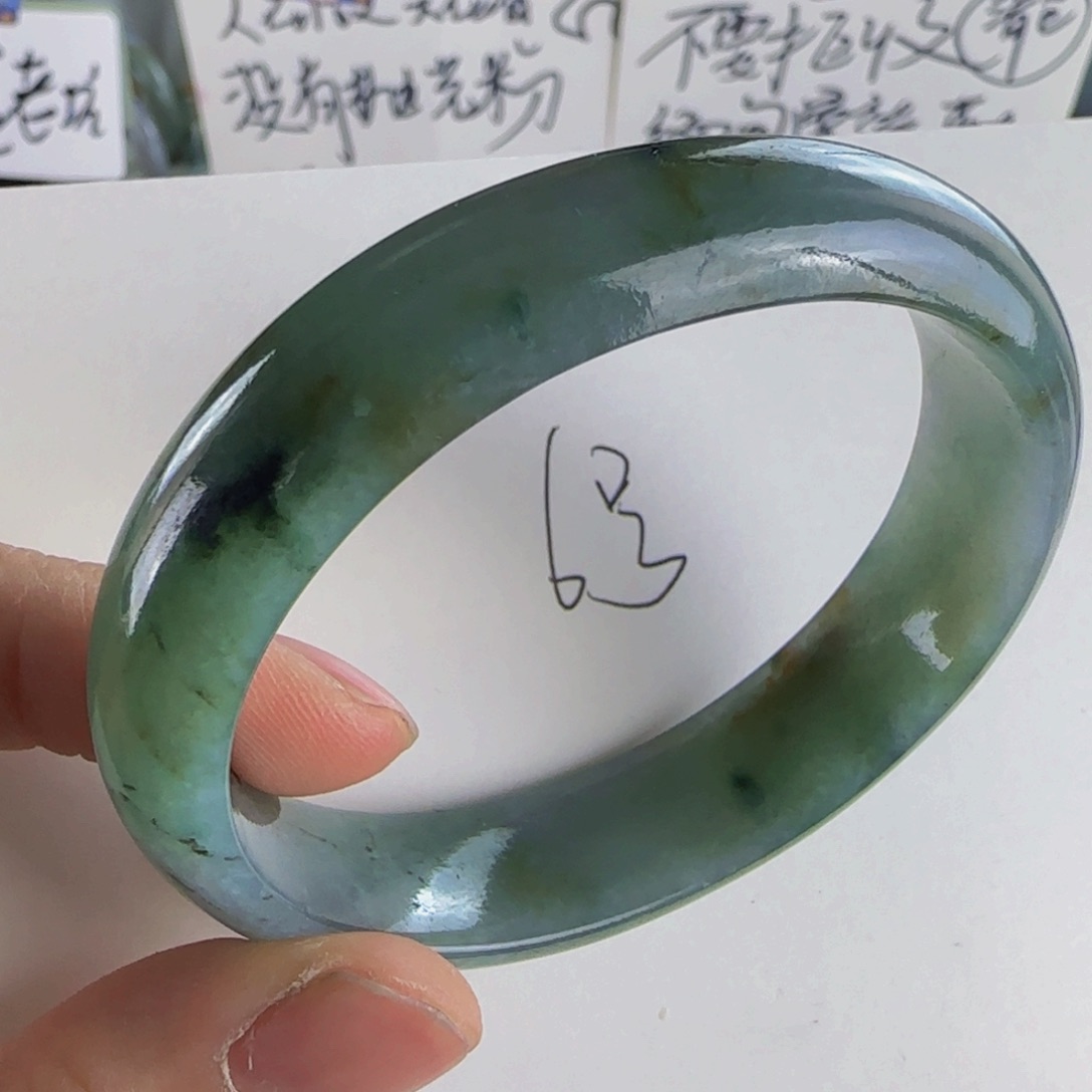 翡翠手镯未镶嵌老坑56.4贵妃。52.53