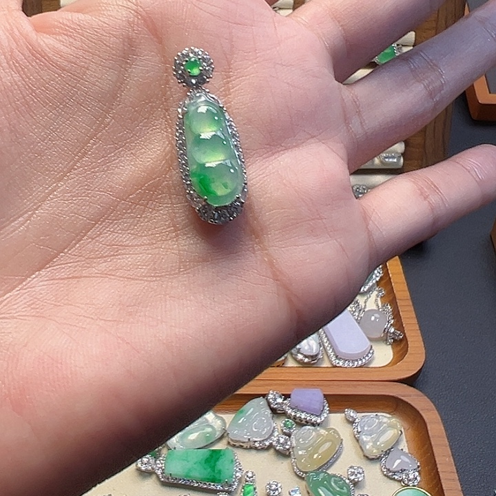 右***路翡翠未镶嵌吊坠(不含链)