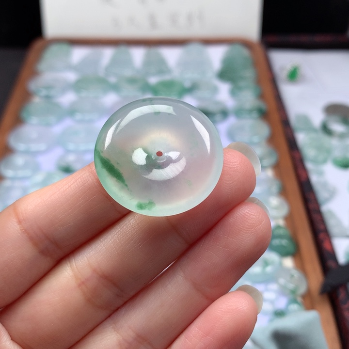 颈饰未镶嵌翡翠冰种飘花平安扣