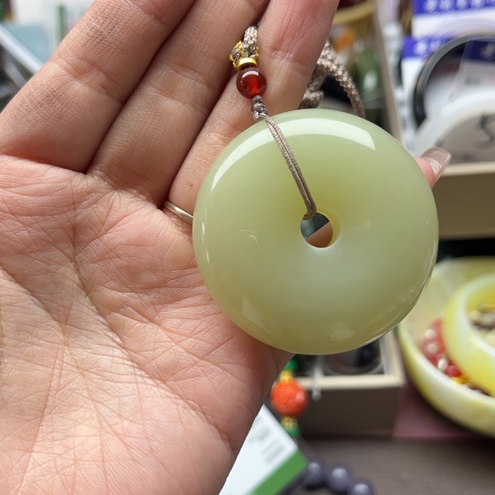 石英质玉颈饰未镶嵌