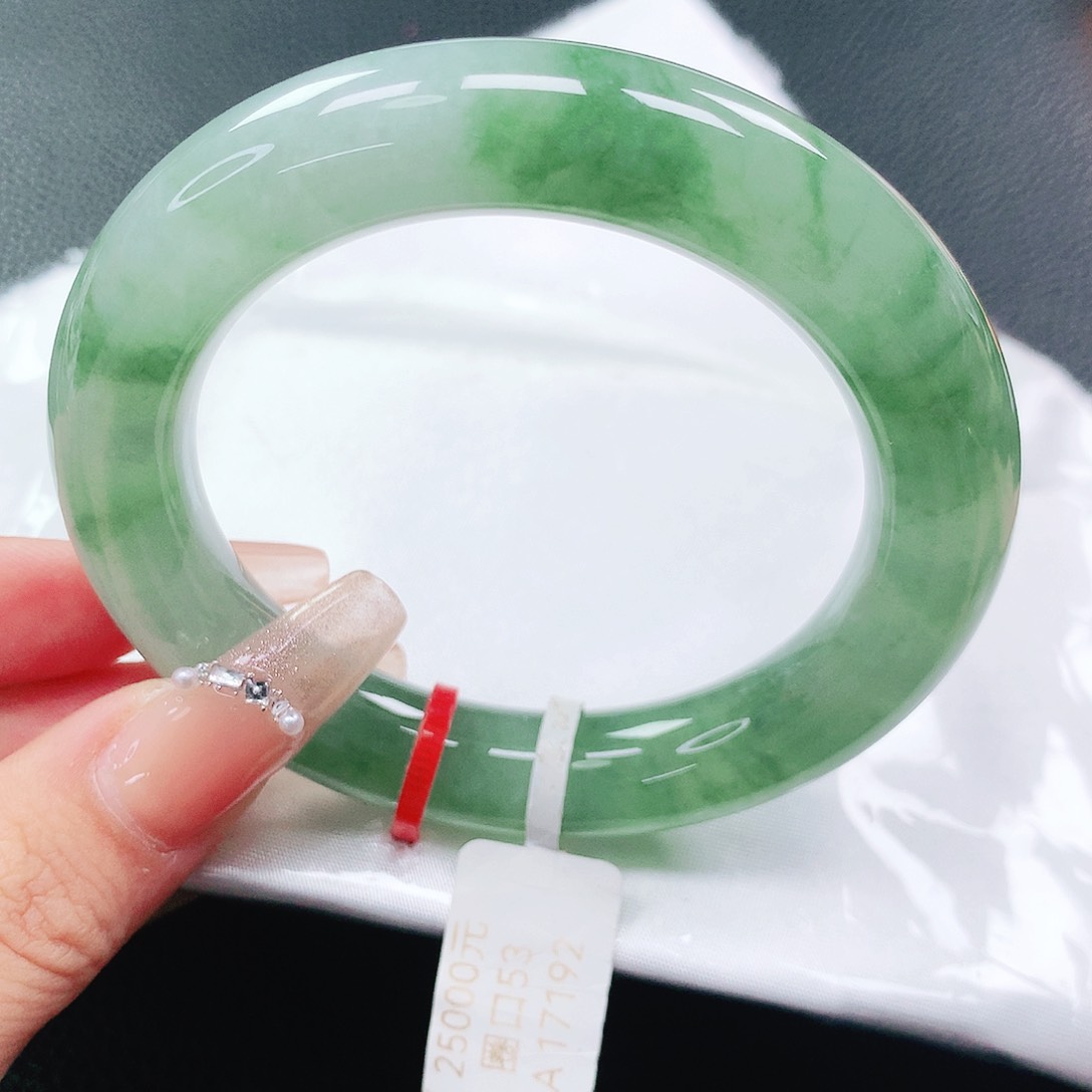 翡翠手镯未镶嵌53圈