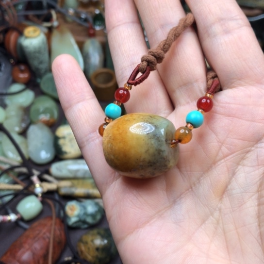 岫岩河磨玉（透闪石质玉）颈饰未镶嵌夏