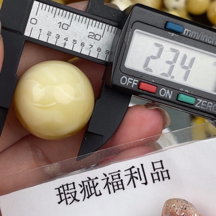 未镶嵌琥珀裸石微瑕477