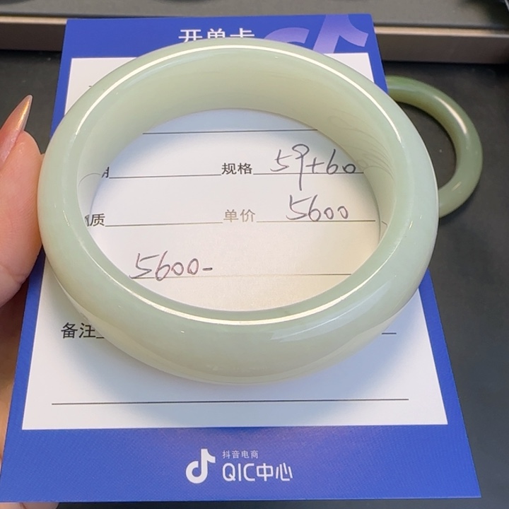 和田玉手镯未镶嵌逗*飞