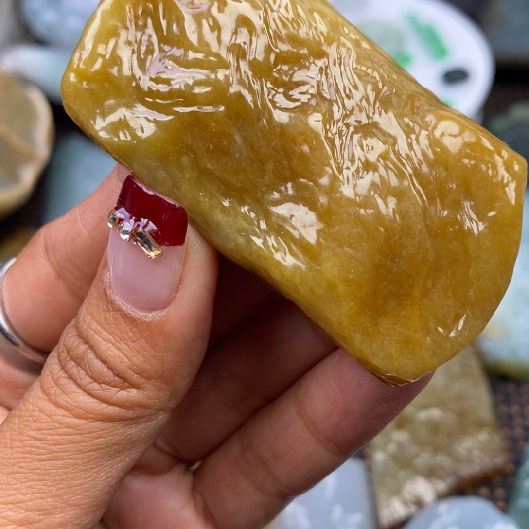 翡翠颈饰未镶嵌格**格翡翠