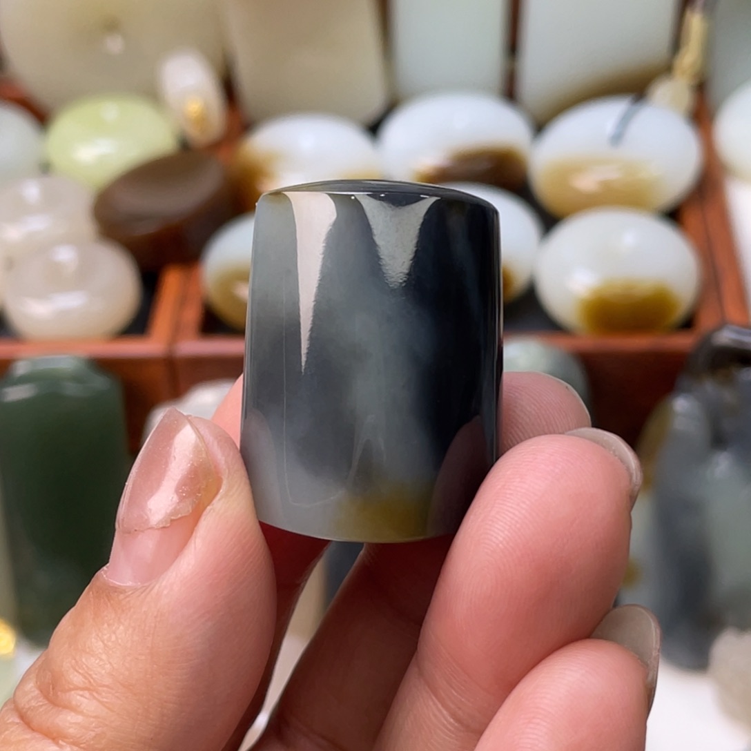 和田玉颈饰未镶嵌设****k