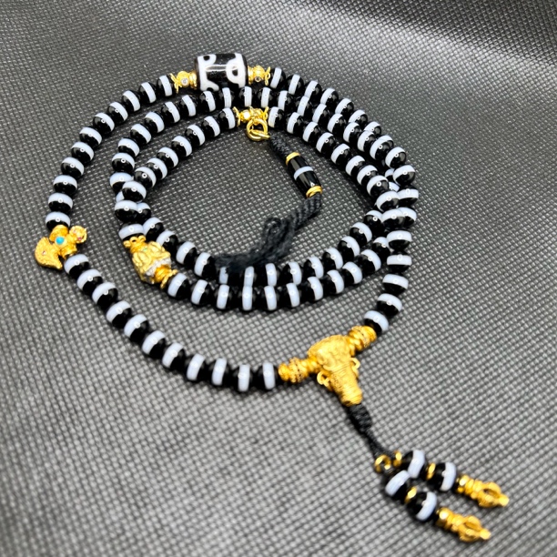 天然原矿6mm一线药师上肯5A黑白地门二眼六瓣摩尼宝玛瑙设计款108