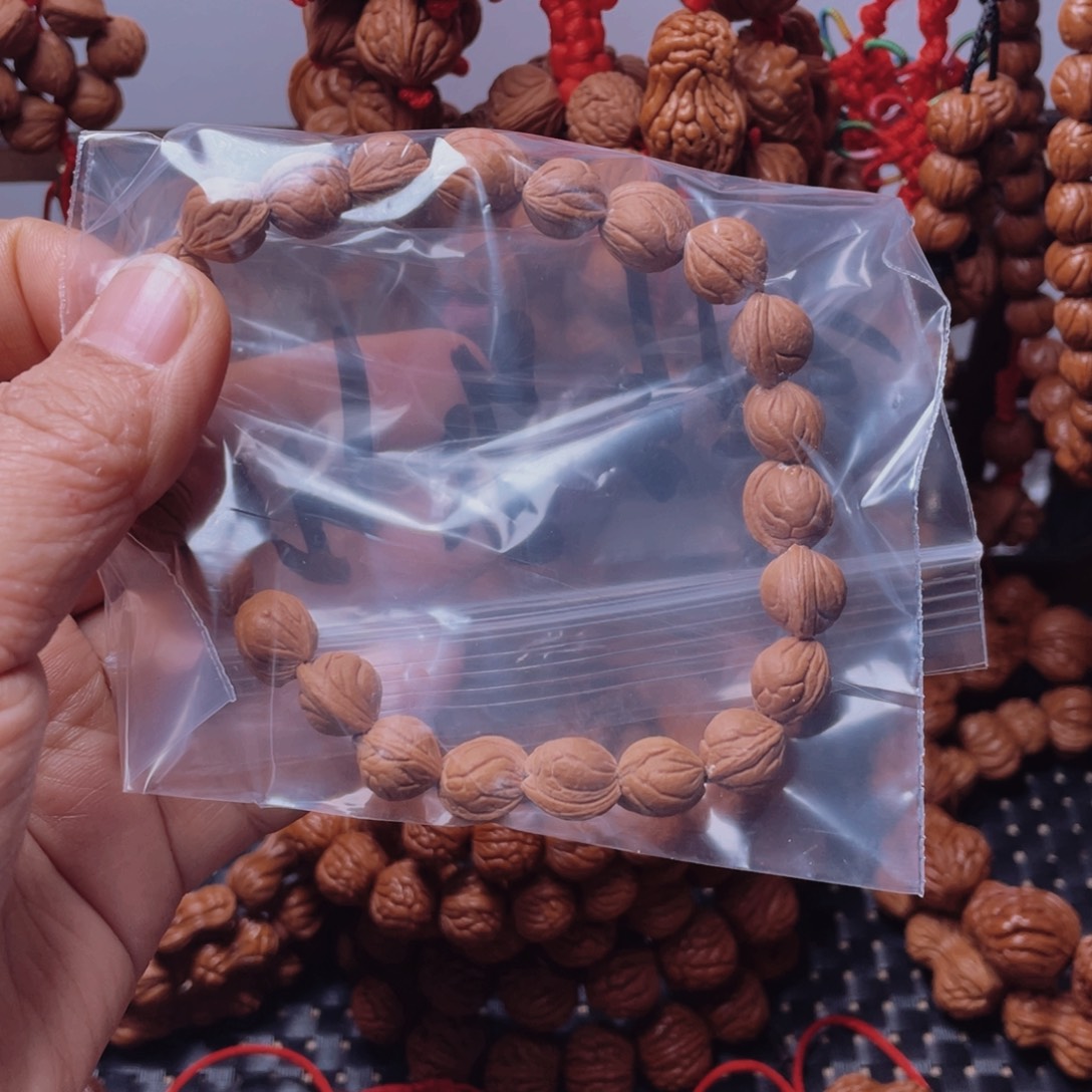 木质类龙纹桃枭挂件