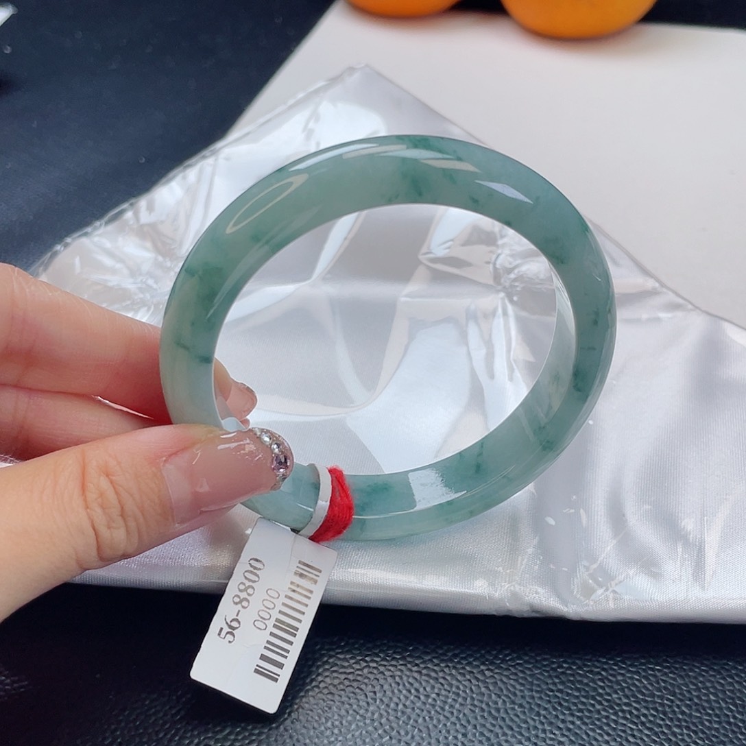 翡翠手镯未镶嵌翡翠