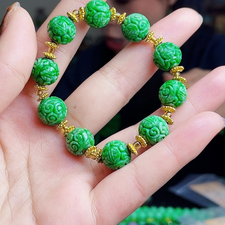 翡翠未镶嵌颈饰多样性