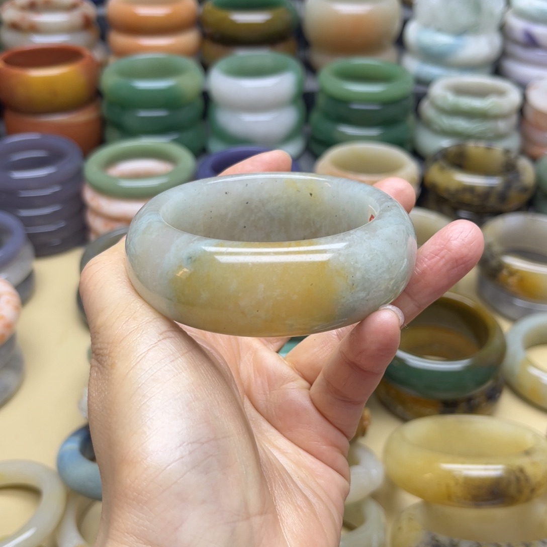 石英质玉手镯未镶嵌