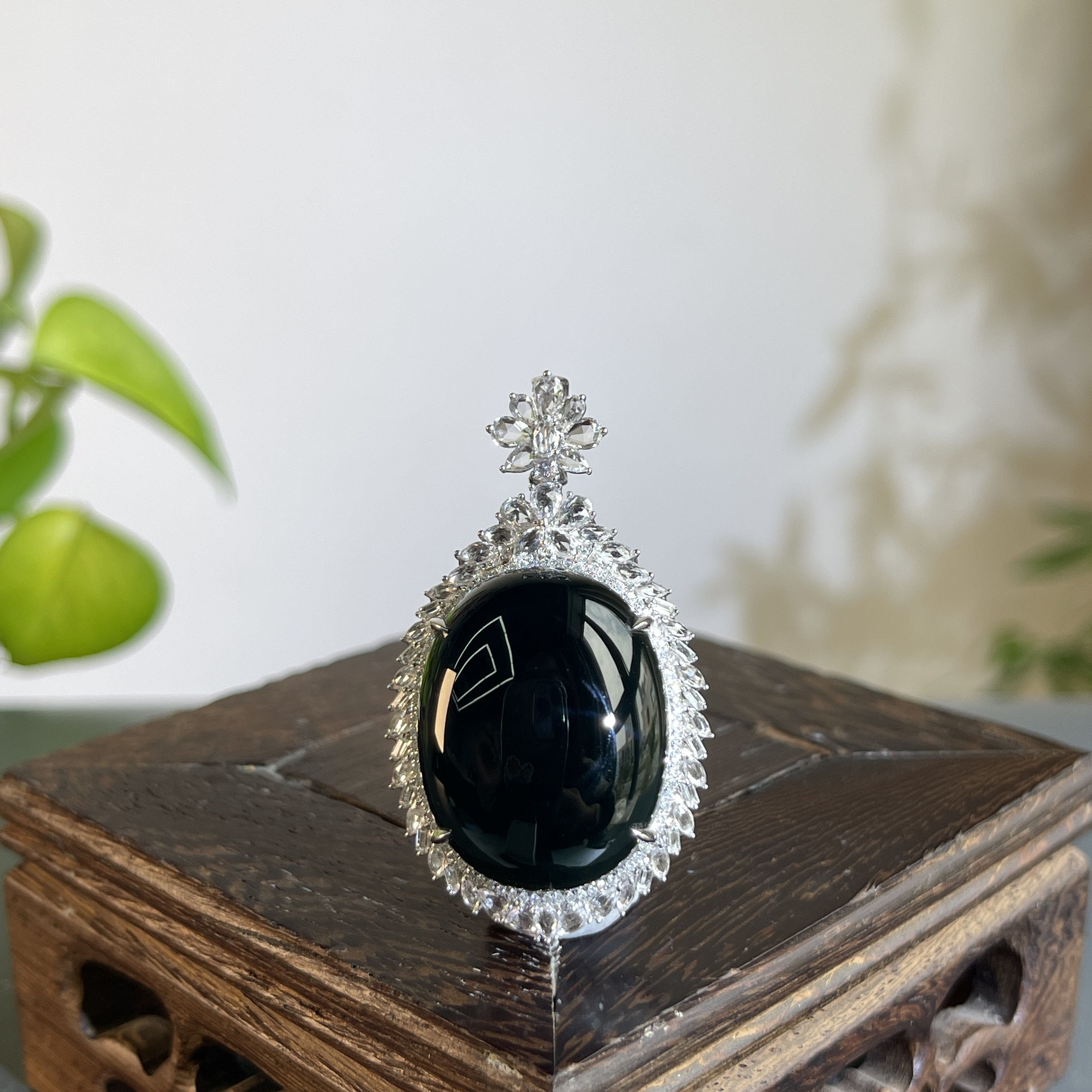 JCW23-169 黑色天然翡翠A货    黑-18K含钻镶嵌吊坠