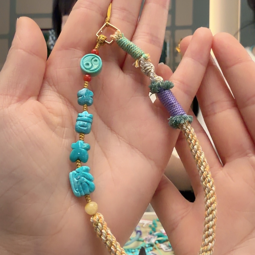 绿松石未镶嵌颈饰