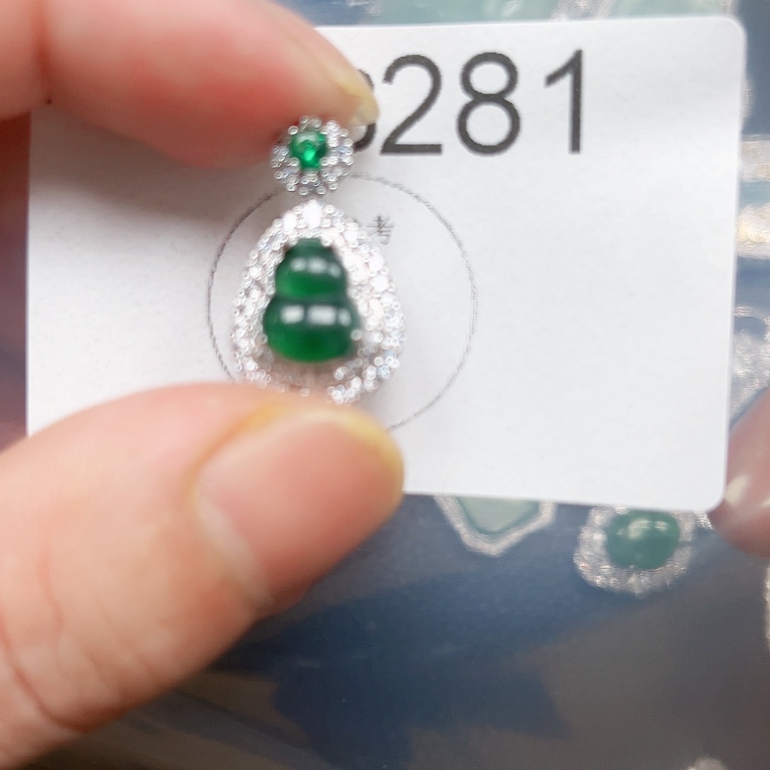 翡翠颈饰未镶嵌翡翠281