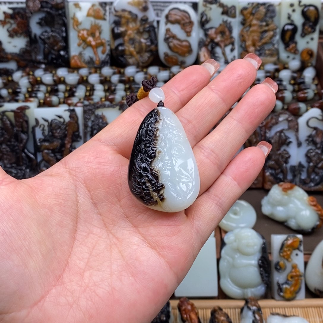 颈饰未镶嵌和田玉