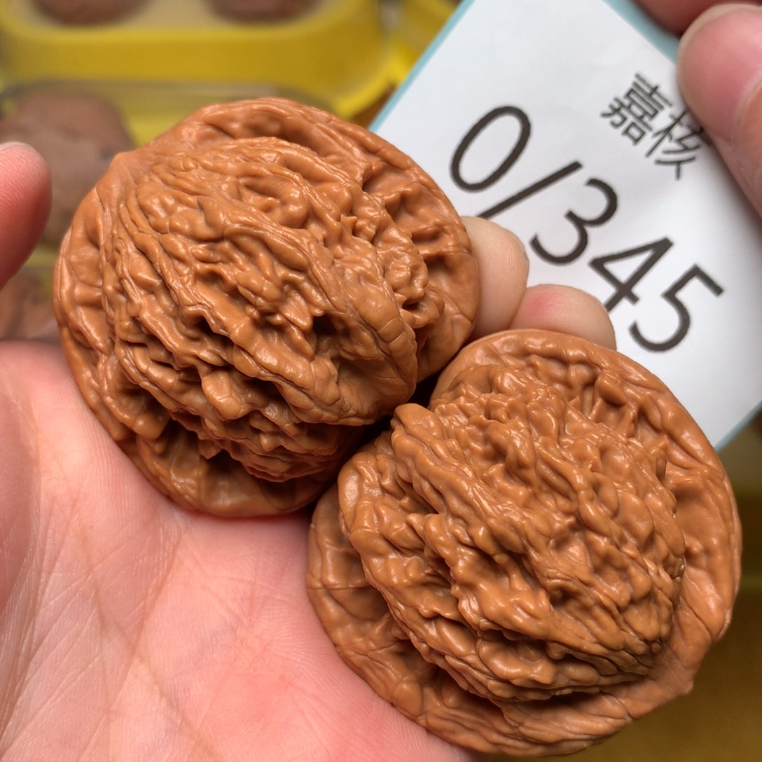 文玩核桃把件粗筋虎头44