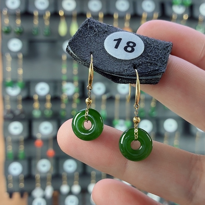 和田玉18K金镶嵌耳饰