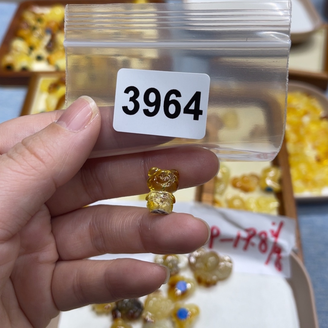 琥珀珠宝奇石未镶嵌