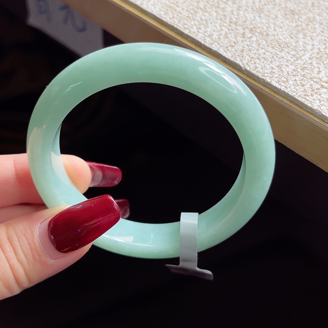 翡翠手镯未镶嵌手镯