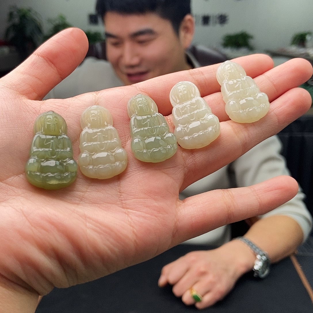 和田玉未镶嵌颈饰颜色多样性发拍一发一