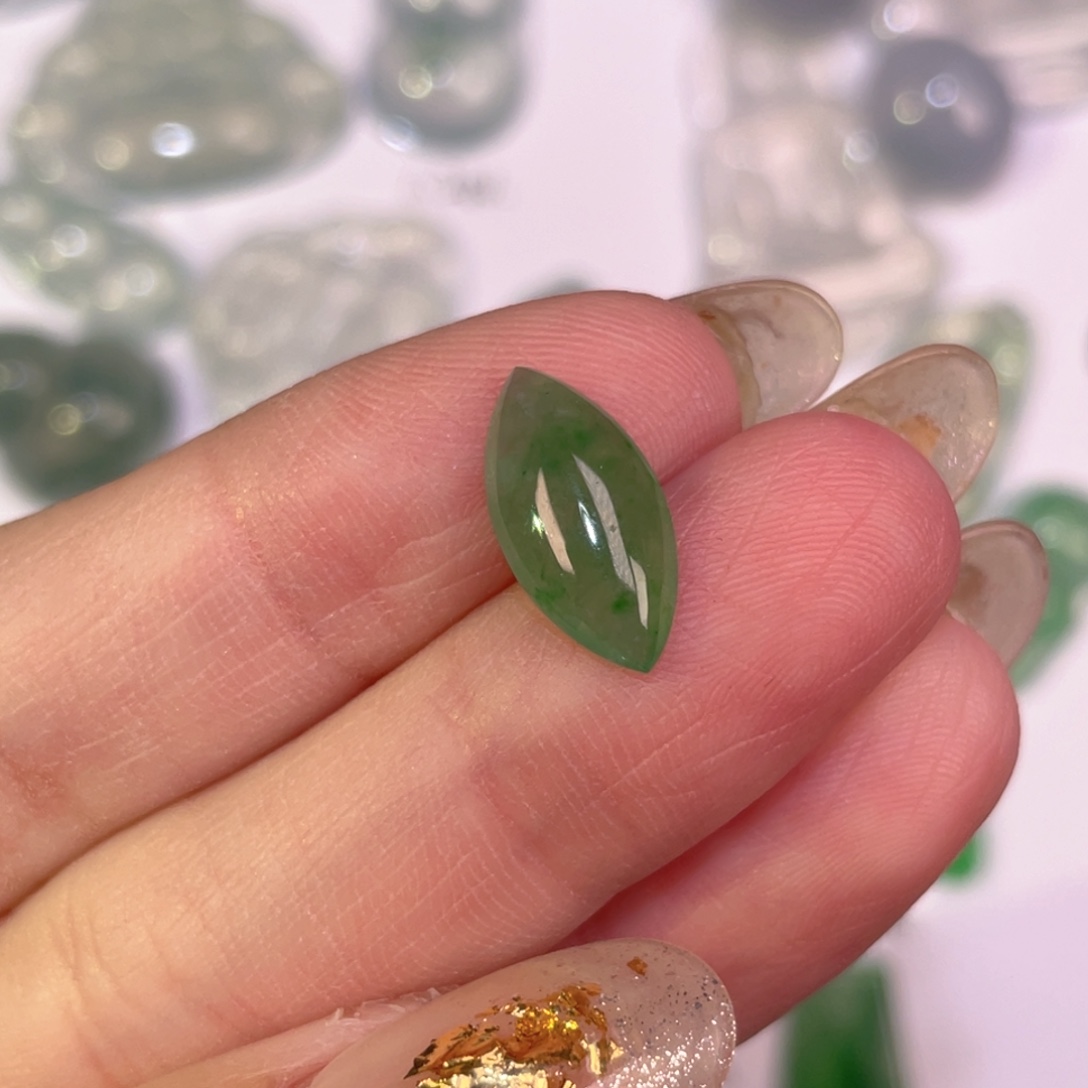 翡翠未镶嵌颈饰裸石