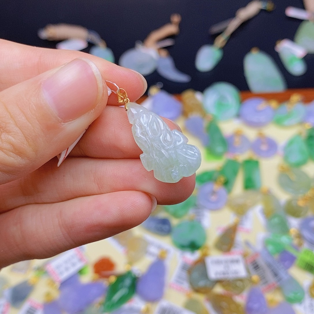 翡翠颈饰18K金镶嵌翡翠