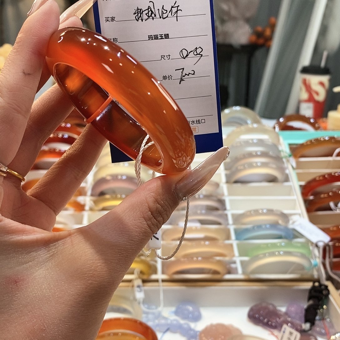 玛瑙/玉髓手镯未镶嵌我**你