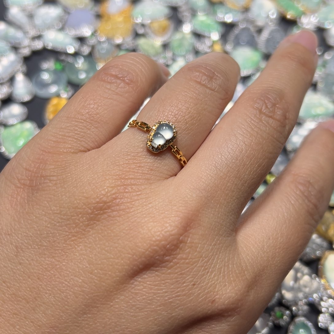 翡翠颈饰18K金镶嵌戒指