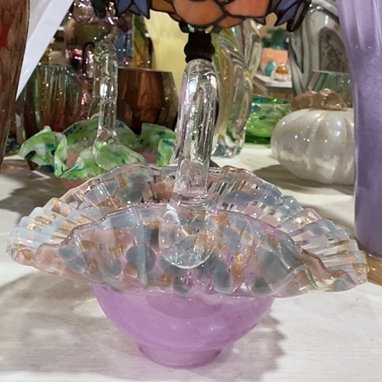 琉璃花瓶高22厘米宽了12厘米