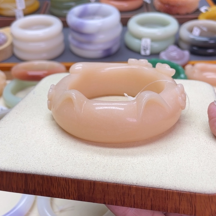 未镶嵌石英岩玉珠宝奇石泡**?