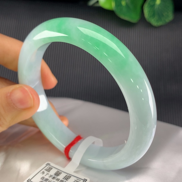 翡翠手镯未镶嵌正圈57