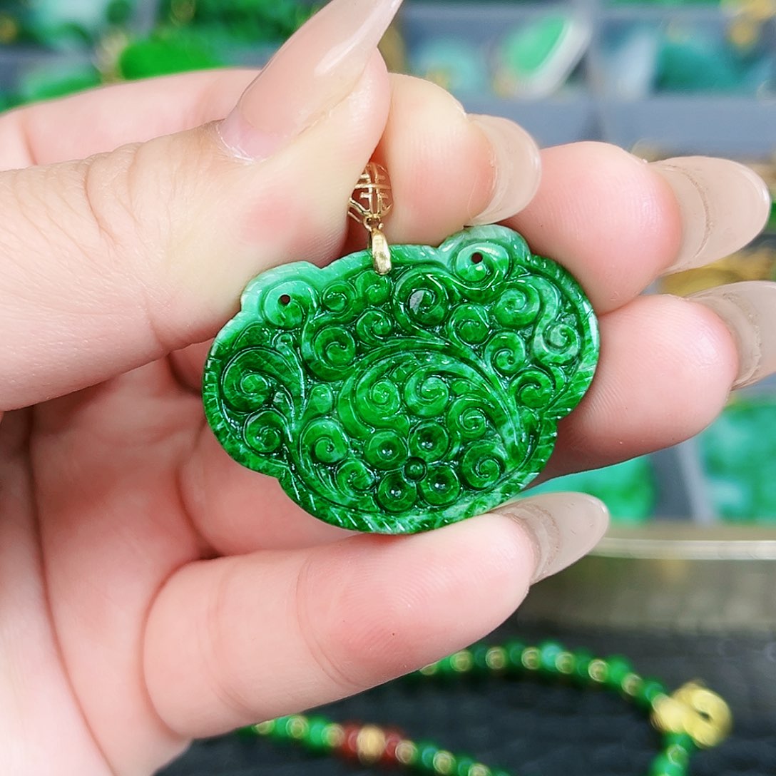 翡翠颈饰18K金镶嵌吊坠