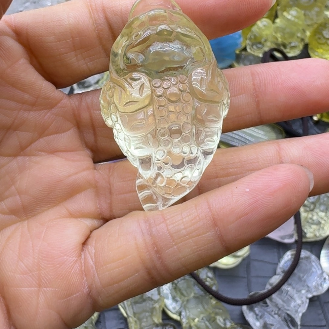 小***哥珠宝半成品水晶未镶嵌