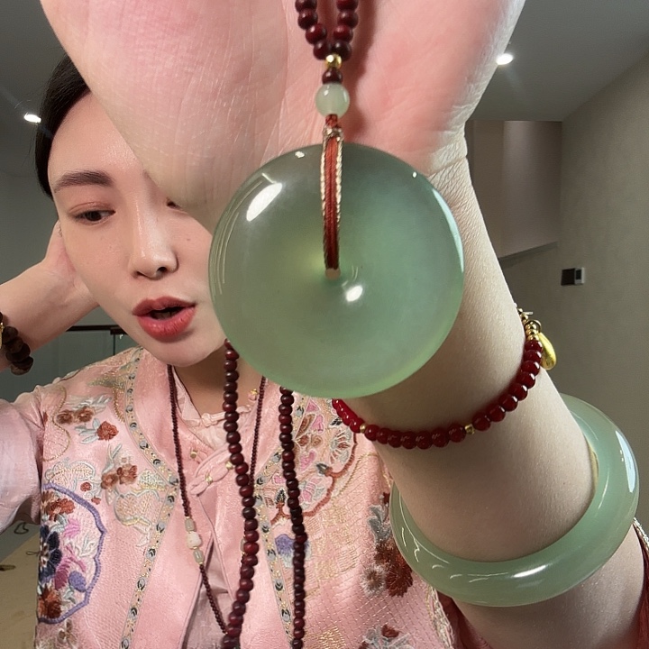 X****蛇纹石玉未镶嵌颈饰