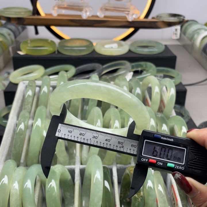 蛇纹石玉手镯未镶嵌157