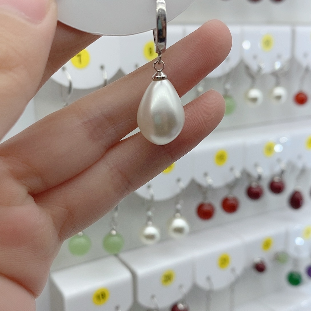 足银无大水滴白色