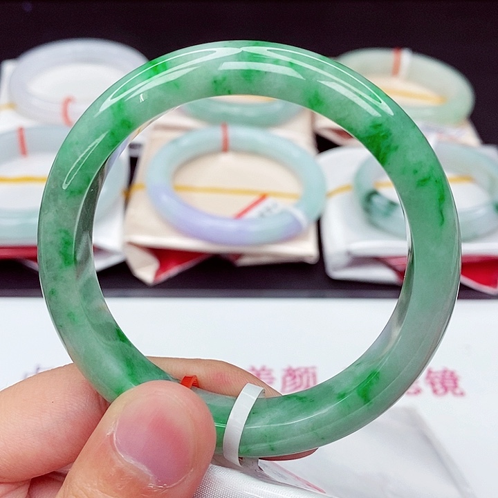 翡翠手镯未镶嵌56圈口
