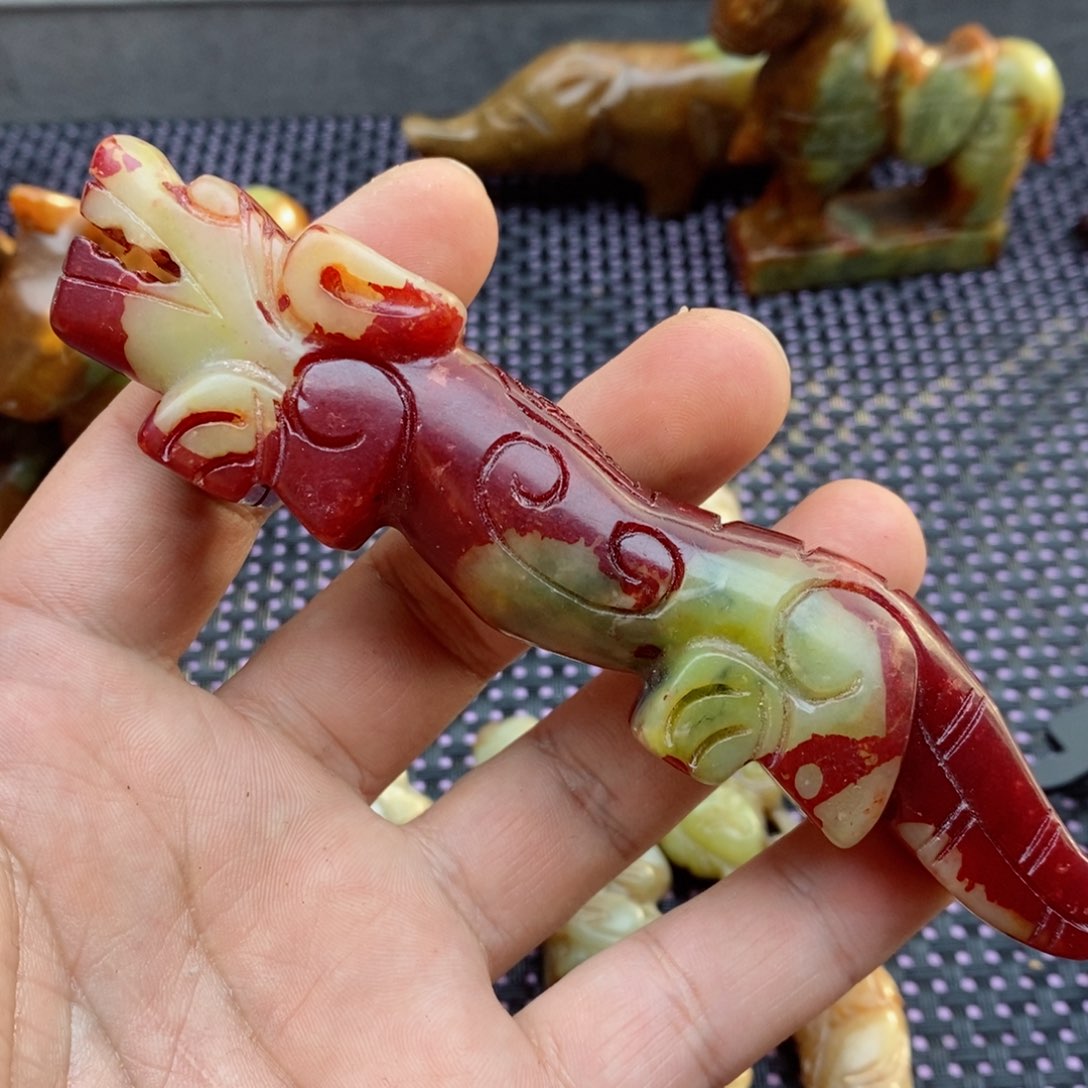 蛇纹石玉颈饰未镶嵌