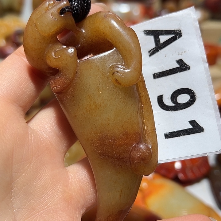 用***0和田玉未镶嵌颈饰