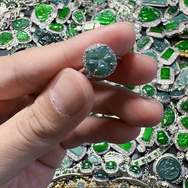 翡翠颈饰未镶嵌天然A货翡翠放漏