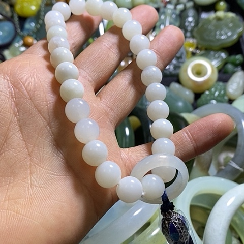 岫玉手持未镶嵌一个